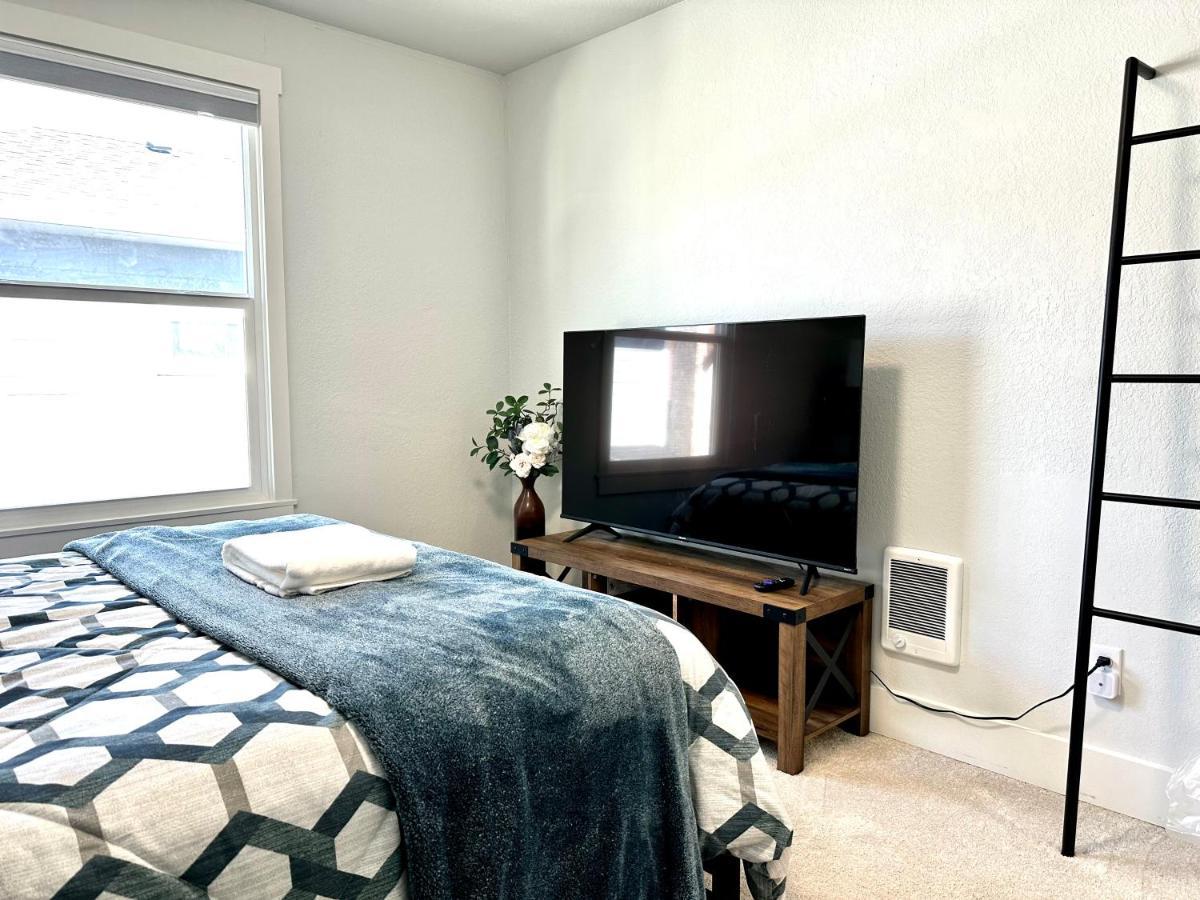 Tacoma 2 Bedrooms 1 Baths Sleep 5 With Compact Kitchen Extérieur photo